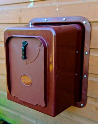Chickbox verpekasse, utendørs